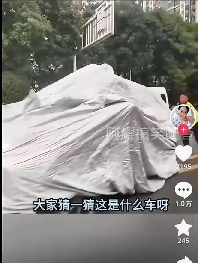 易出评小号：无人驾驶汽车追尾事故引热议，责任归属与监管漏洞解析