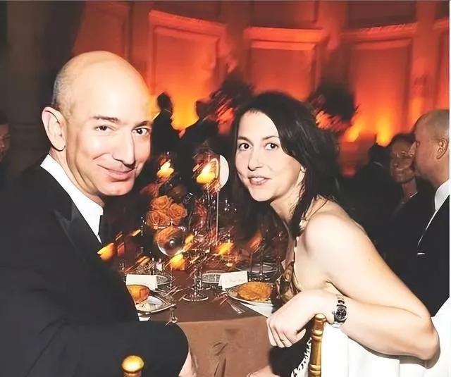小E助手软件：贝索斯的婚姻选择，从支持者到替代品，背后的现实与思考