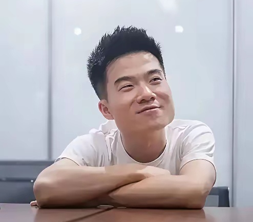 多成团助手：守护与陪伴，董宇辉粉丝们的不打扰之爱