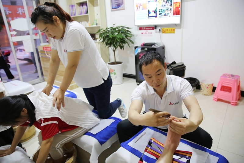 星云助手：华阴警方重拳出击，成功捣毁“木桶洗浴”涉黄窝点6人落网！