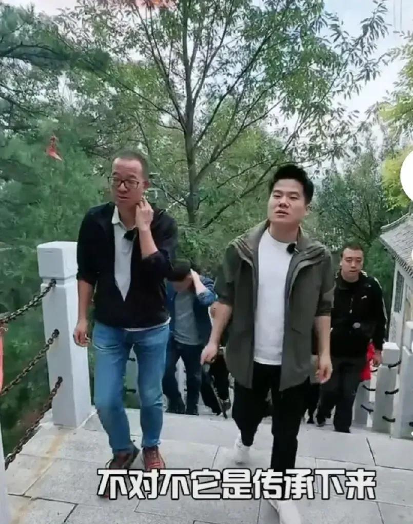 黎明助手：董宇辉直播讲书引发的文化风潮与李国庆的困惑