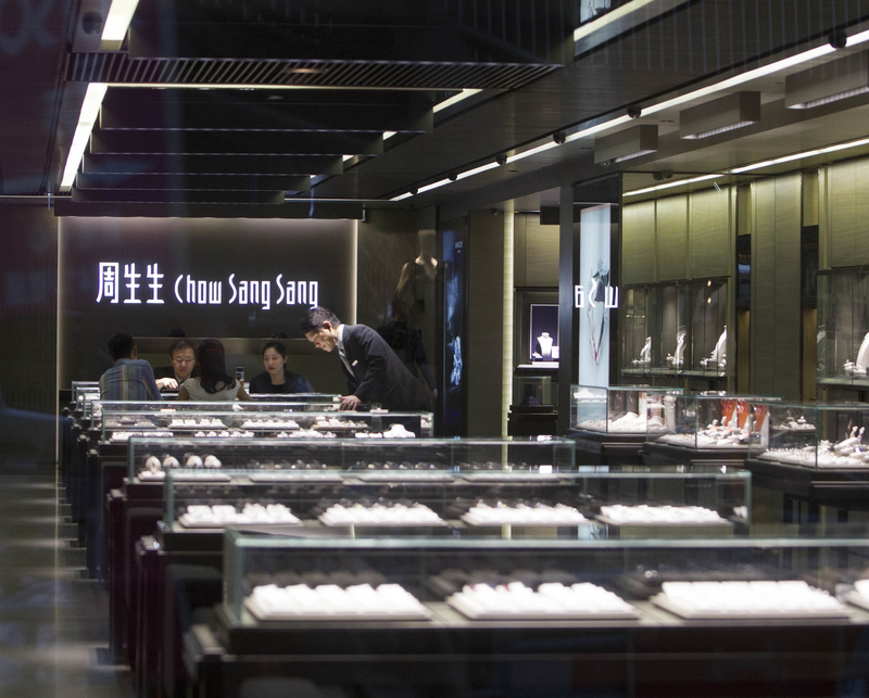 小评评助手网站：香港经济双面性，实体衰退与金融活力并存的挑战与机遇