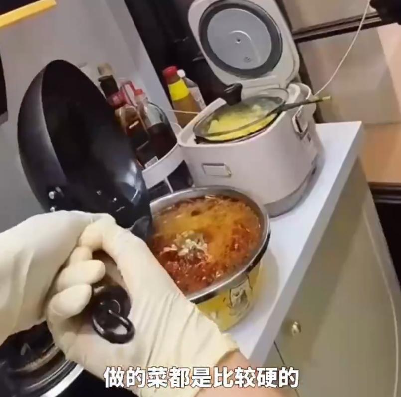 Q助手：90后夫妻放弃朝九晚五，靠上门做饭创业月入六七千的故事