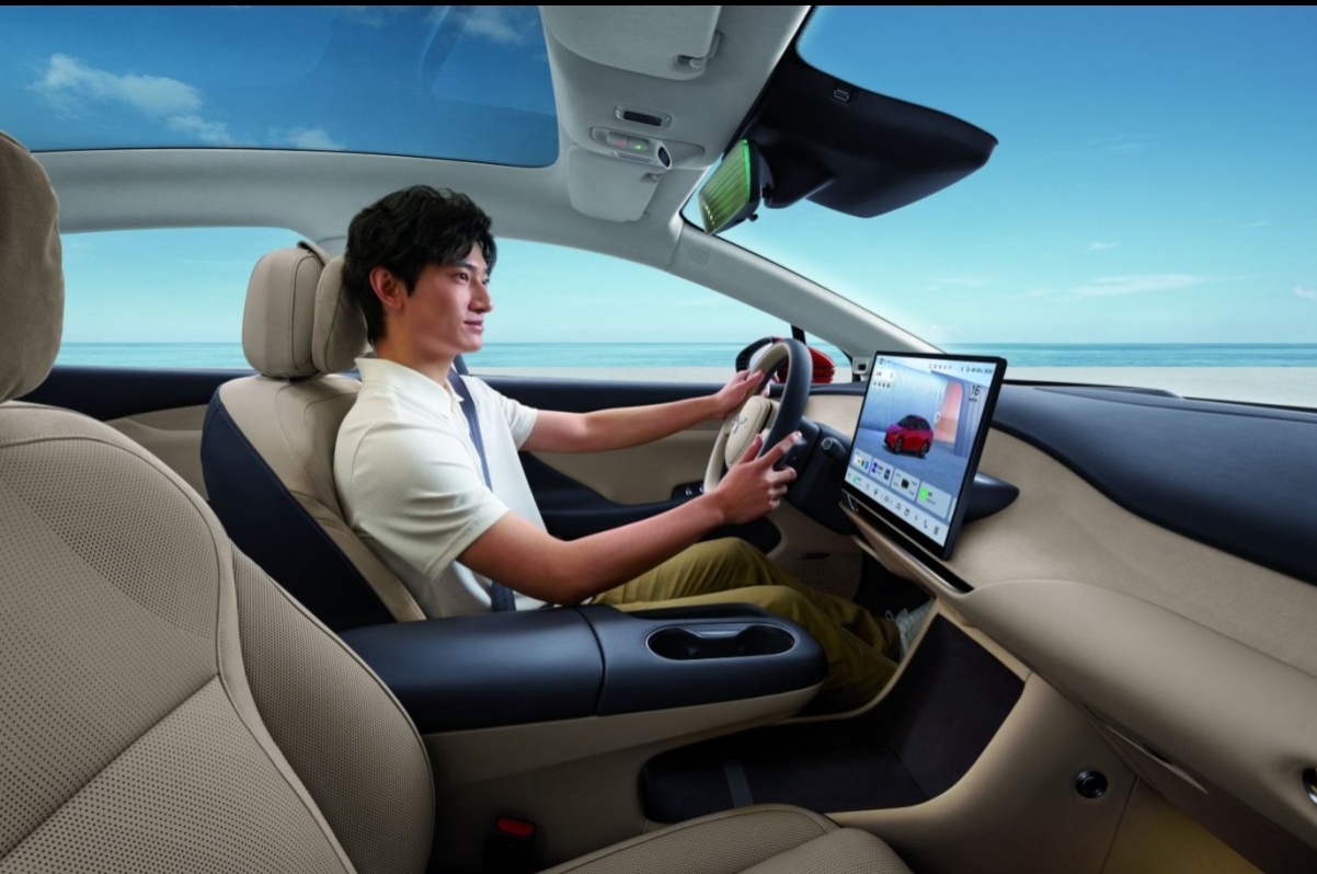 多多精灵下载官网：红旗天工05，国潮魅力与智能科技的完美结合，打破国产车豪华新标杆