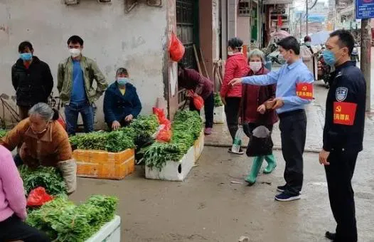 易评助手补单软件：奔驰男暴打小贩，悲剧骤生，刀捅死霸道司机的惊人反击