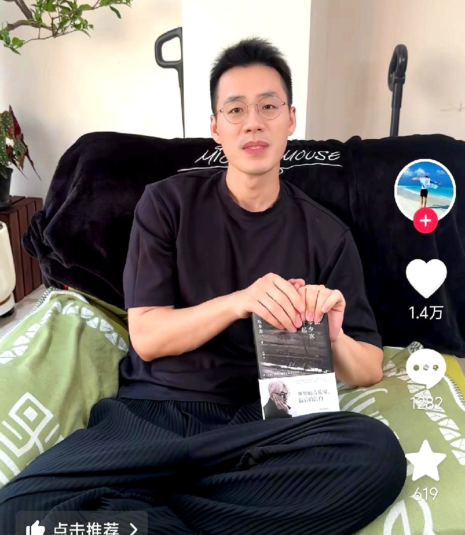 优选助手：董宇辉离开后，东方甄选如何应对信任危机与未来挑战？