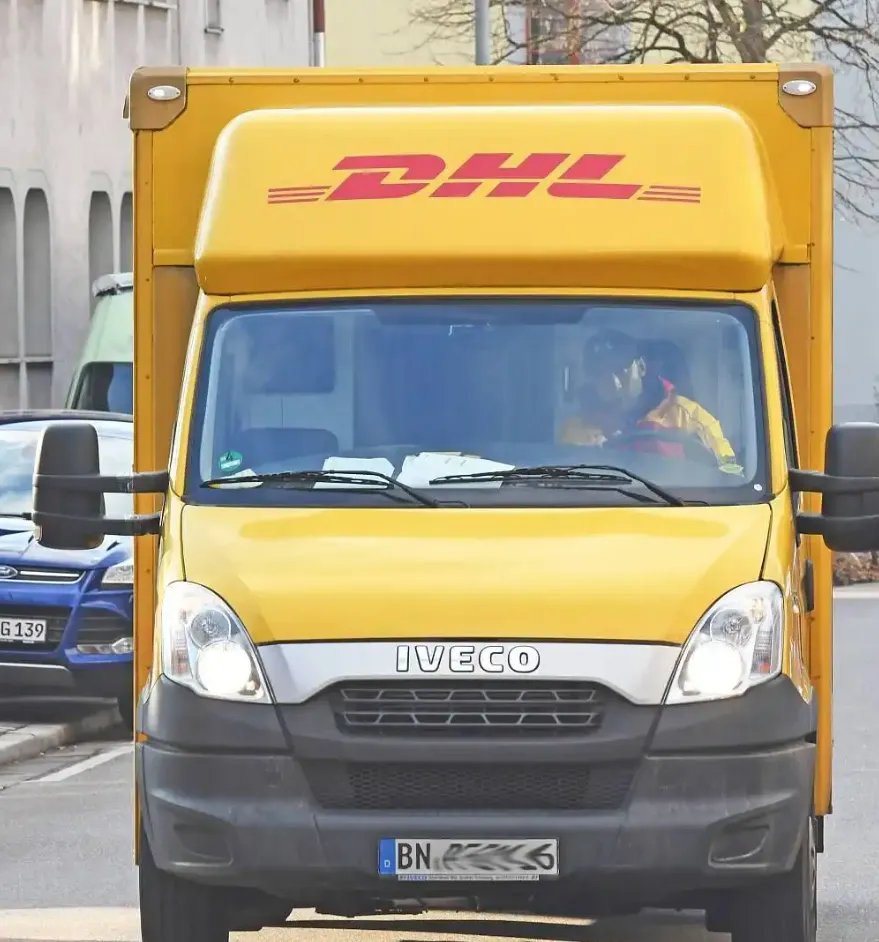 易单助手入口：跨境物流新选择，FedEx／UPS合作，超低价轻松寄往香港！