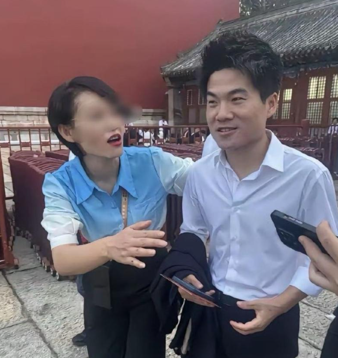 权重大师补单软件：阅兵现场，商界大佬齐聚，雷军周鸿祎凌晨出发见证历史时刻