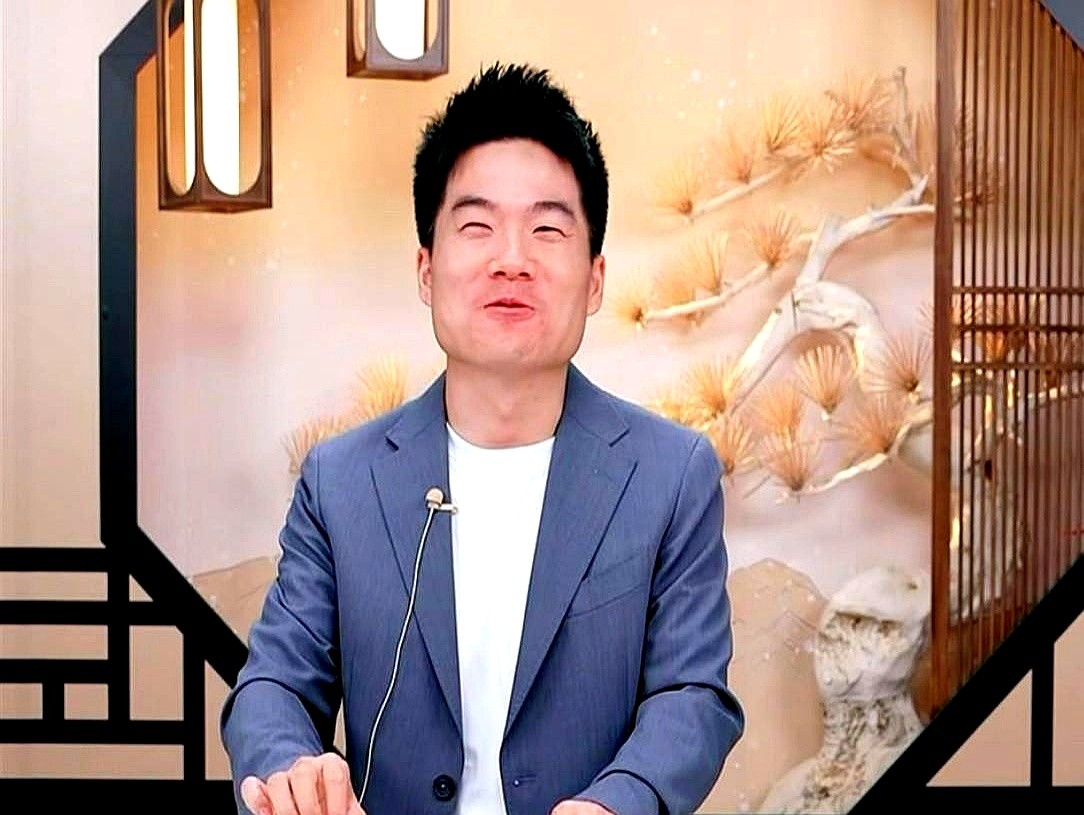 星评助手怎么用：董宇辉如何从卖货郎逆袭为文化老板，三句箴言改变了他的事业方向