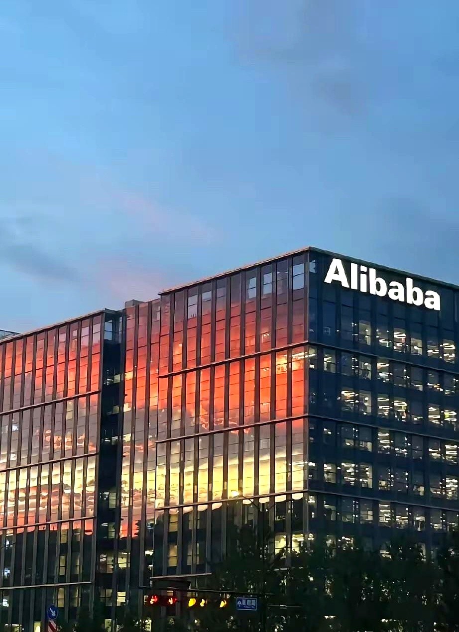 超评助手软件下载：阿里云投资AI与零售，收入飙升26%引领全球算力竞争