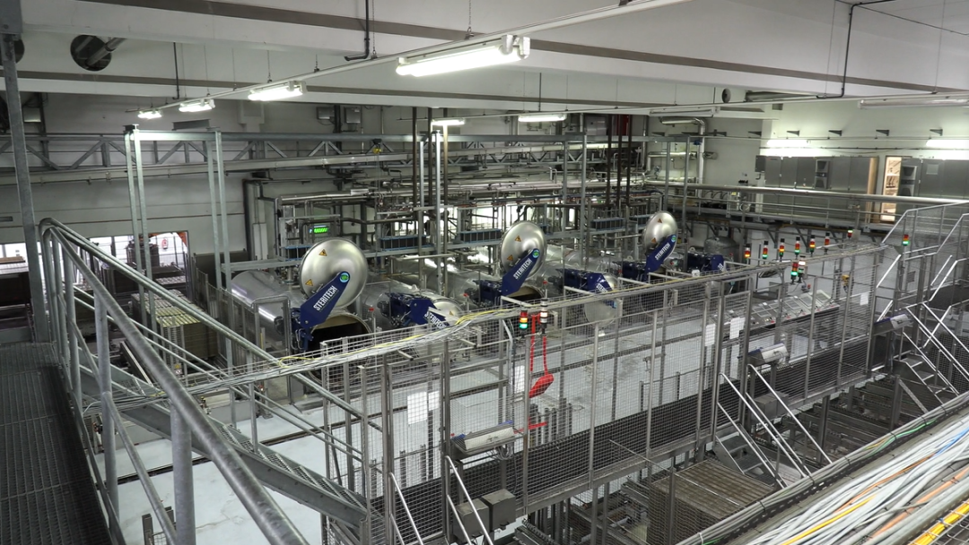 超评助手入口：全球最大宠物湿粮工厂揭秘，爱诺德如何运用德国标准确保品质与效率