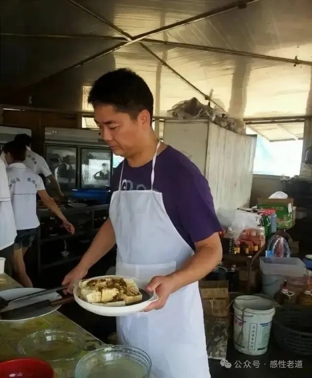 榜单助手邀请码：刘强东的成长历程，从朴实无华到亿万富翁的创业故事