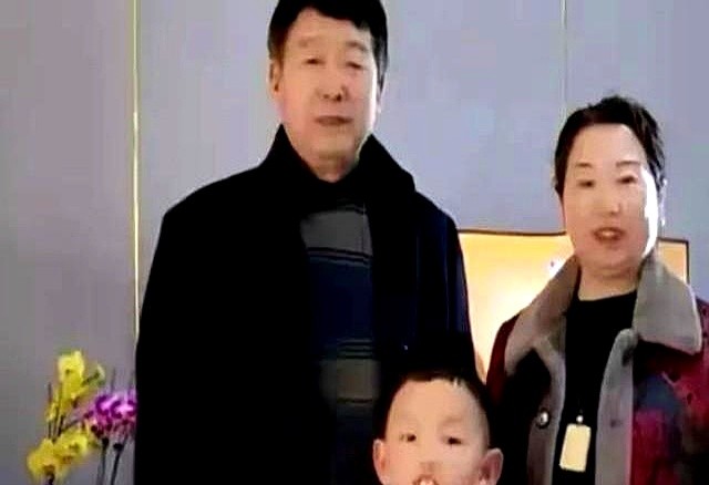 小J助手：熊磊直播间火爆，婆媳关系与带货技巧引网友热议