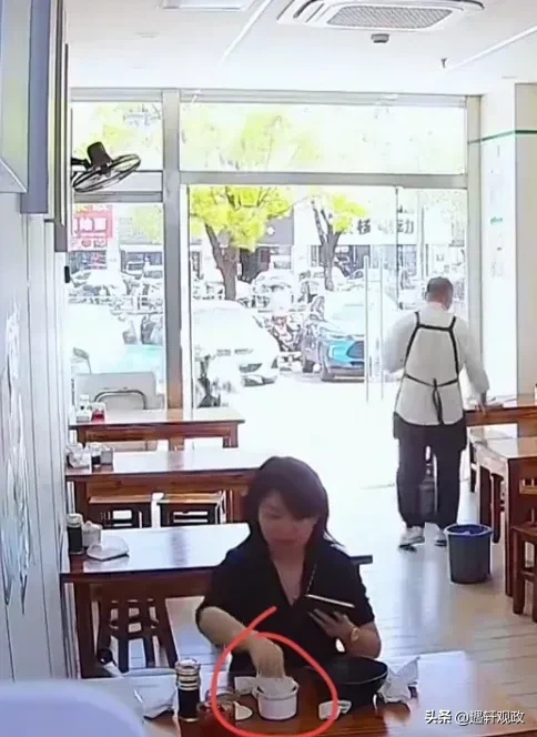 多多补单：上海鼻涕姐因离奇操作引发热议，网友探讨流量背后的真相