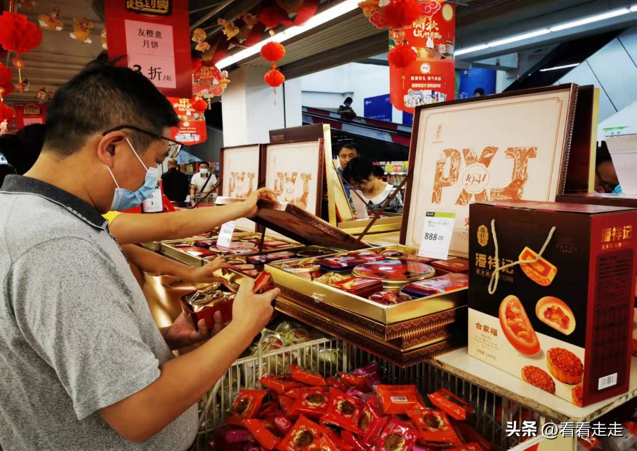 小评评助手官网：中秋月饼销量骤降，消费者饮食观念与经济因素双重影响分析