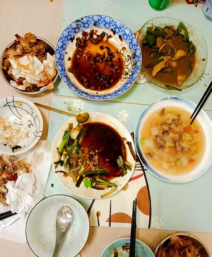榜单助手出评软件：如何通过小细节改善家庭晚归餐的情绪管理与沟通