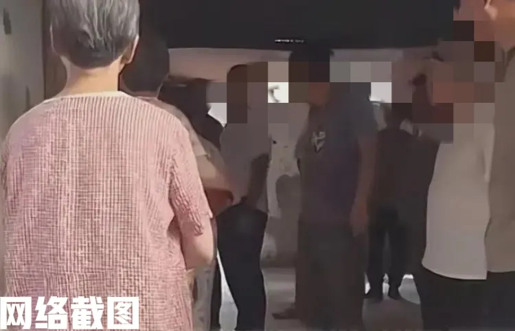 快火助手拼多多：江西退房遭遇奇葩操作，网友吐槽租赁市场乱象引发热议