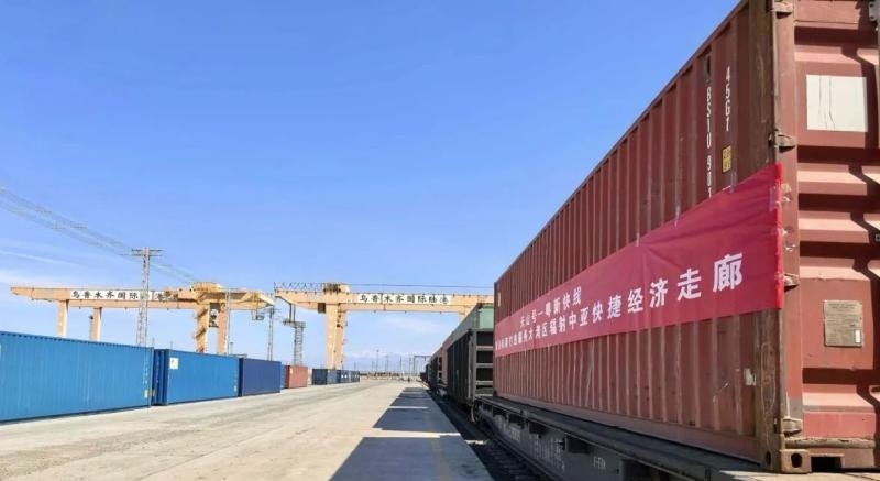 榜单助手：乌鲁木齐自贸区物流新举措，铁空联运与跨境公路大幅提升效率和降低成本