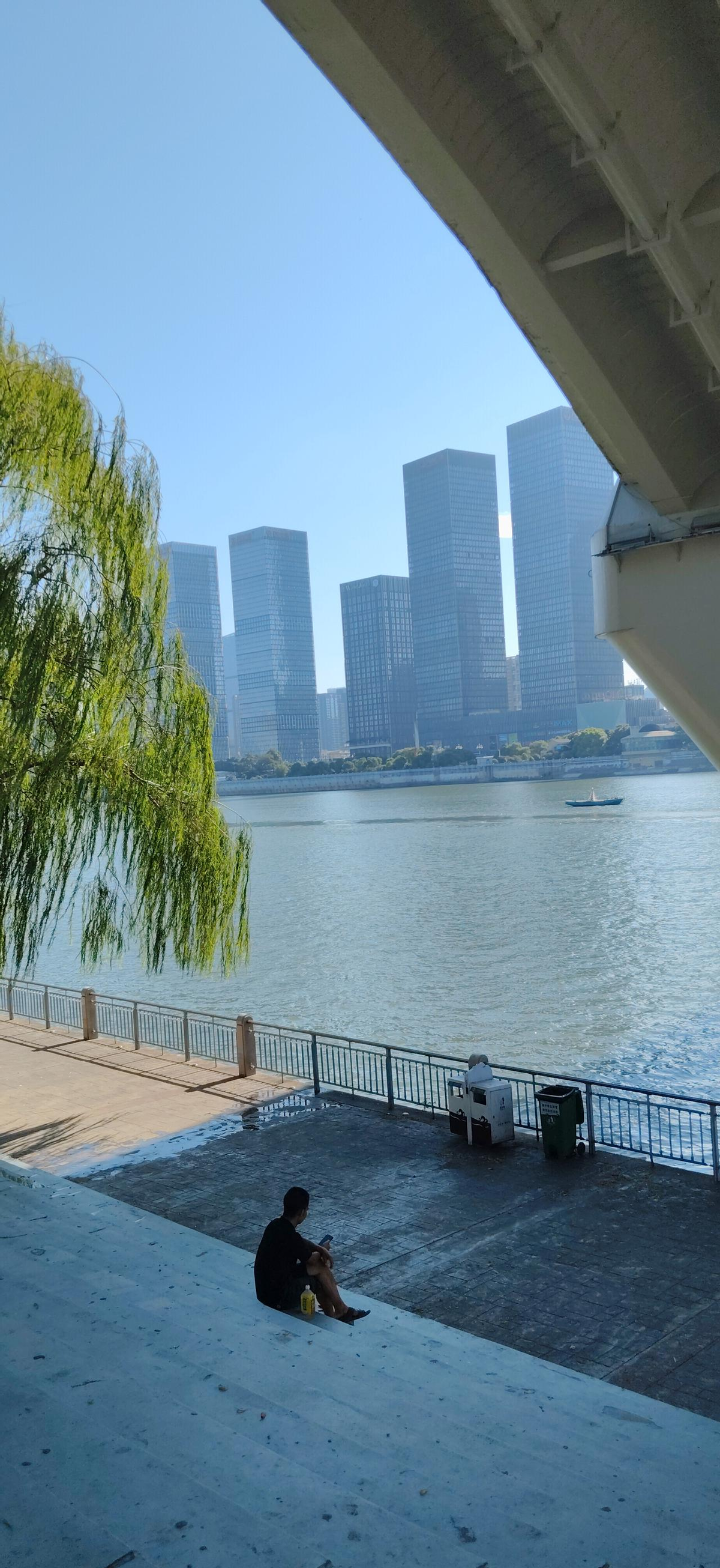 小评评助手最新版本：国庆购物不如预期，理性消费成新趋势与平台策略分析