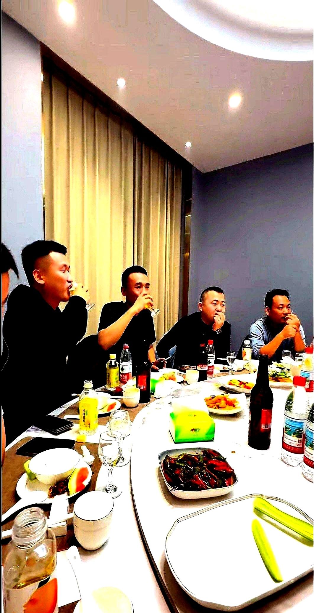 Z助手：直播时代的茅台，流量背后的辛酸与代价