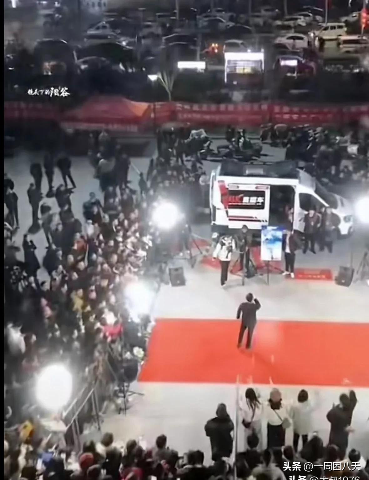 权重大师网站：河南台前县因草根歌手刘皮特演出火爆，成新晋网红打卡地！