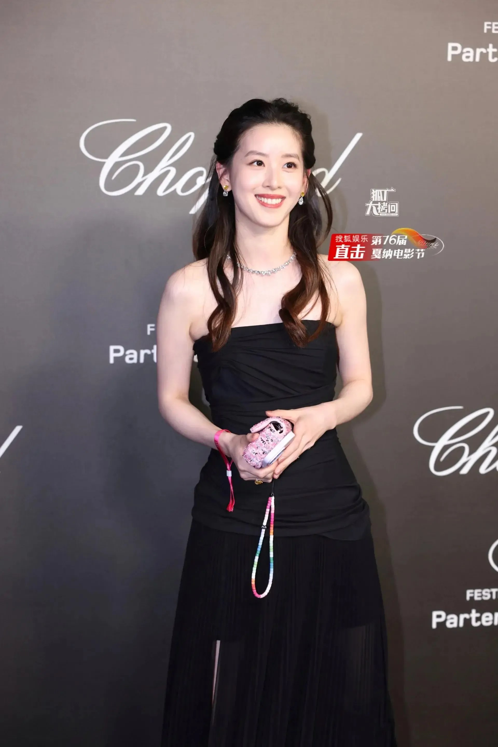 超单助手最新版本：刘强东与章泽天，甜蜜家庭、事业共进与公益回馈的生活全景