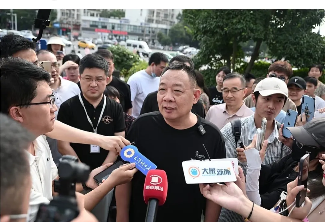 易评助手卡密：于东来辟谣，胖东来从未参与直播带货，警惕假冒商家！