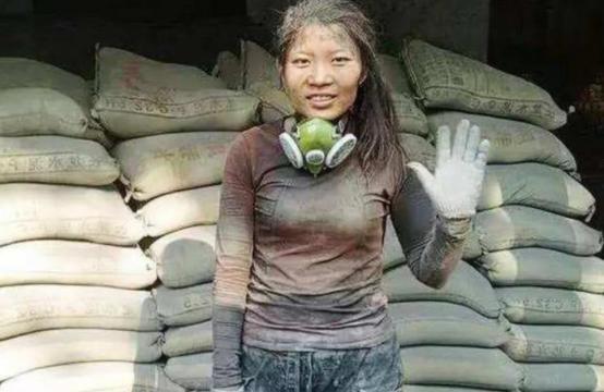 黎明助手：水泥妹谎言被揭穿，离婚后陷入尴尬境地，网红梦碎的悲惨现实