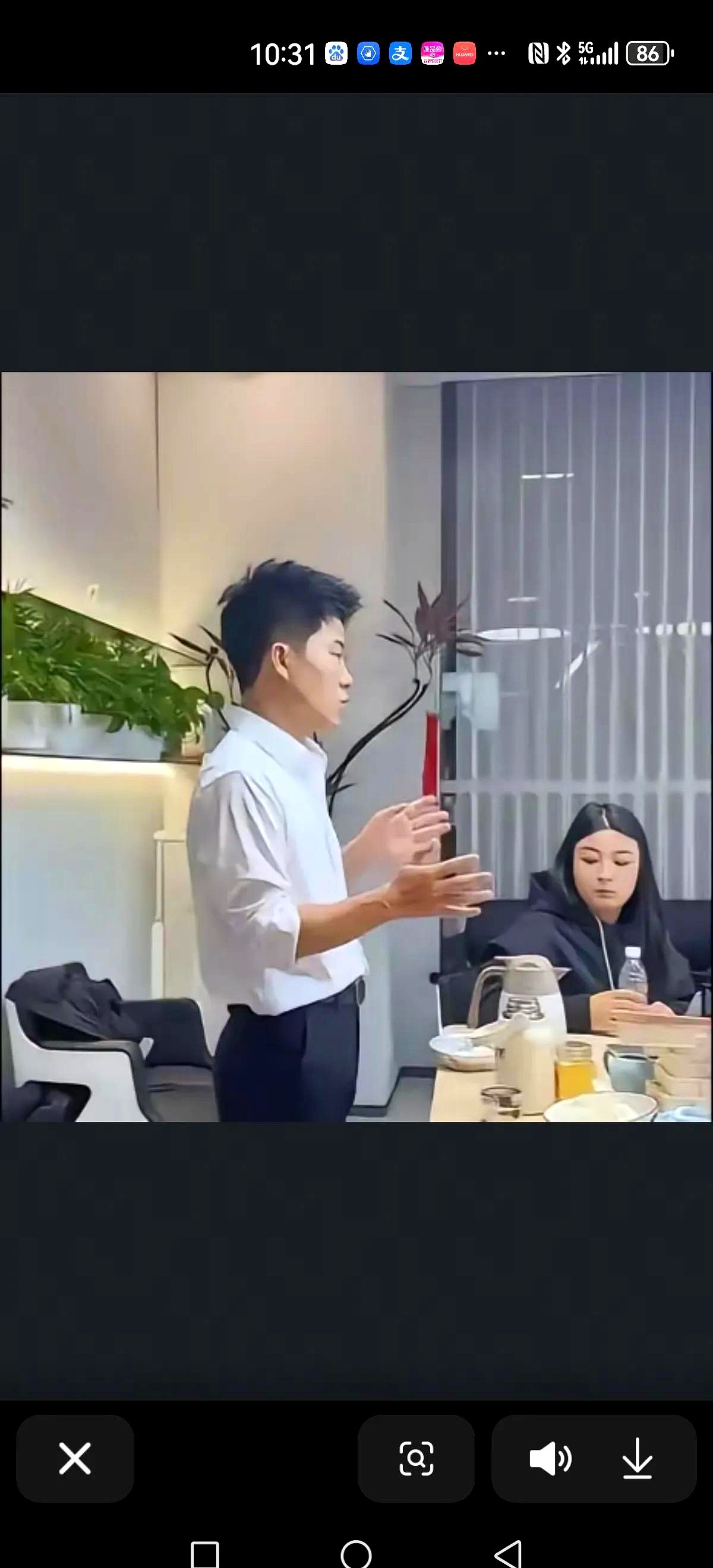 超单助手：方成林，职场女战神与董宇辉的默契黄金搭档