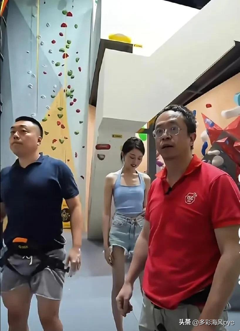 优选助手：周鸿祎与网红直播同框，幕后互动引发网友热议