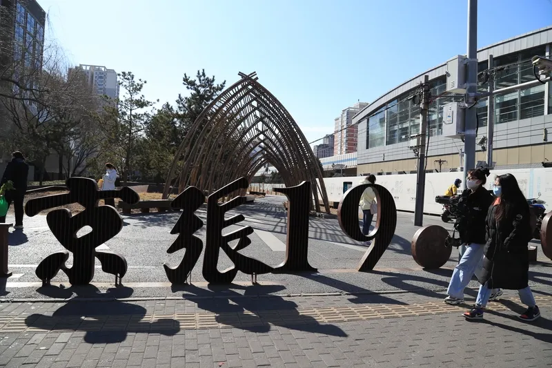 超单助手官网：电商与实体店的垄断现象及其对消费者选择的影响分析