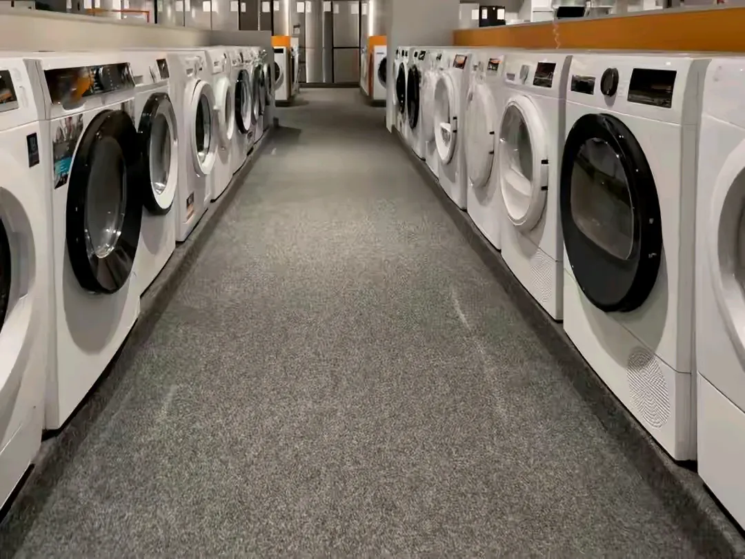 小评评助手：洗衣店转型成功，设备升级与专业培训提升营业额与客户信任