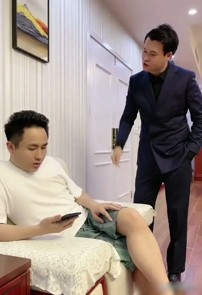 多宝助手最新版本：散打被TA退网引发热议，虚假人设透支信任惹众怒