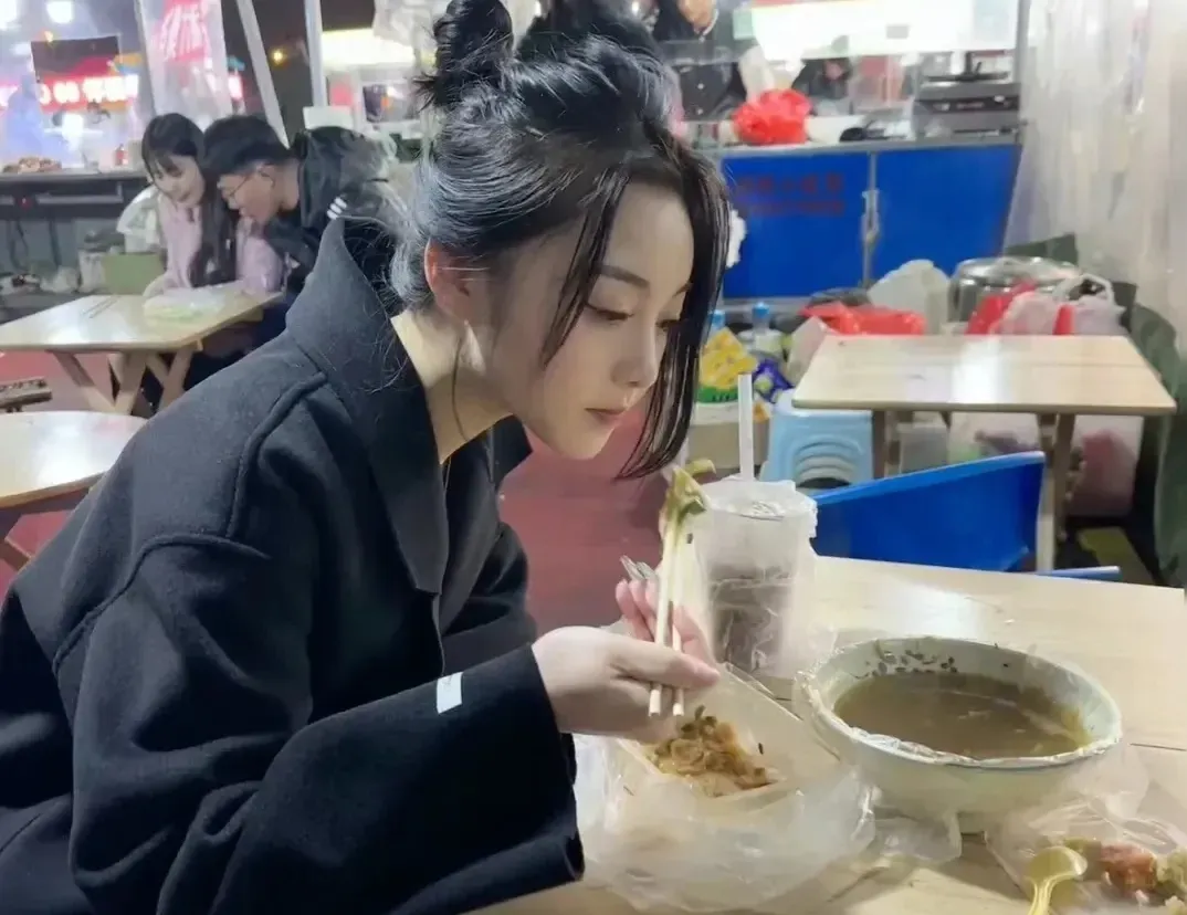 领先助手：富人如何用巧妙营销策略轻松赚钱，三招引流锁客秘诀揭秘
