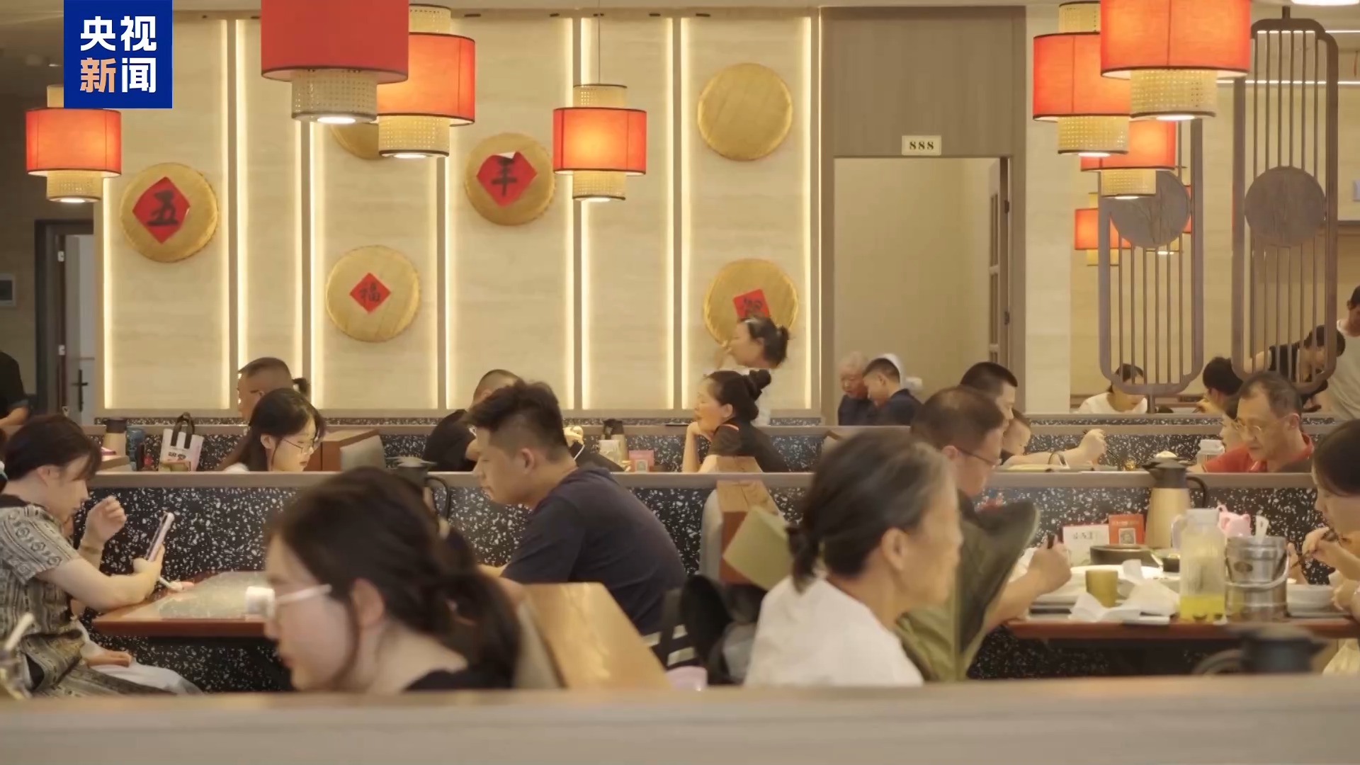 云创助手怎么用：电影票根与美食联动助力假日消费新模式