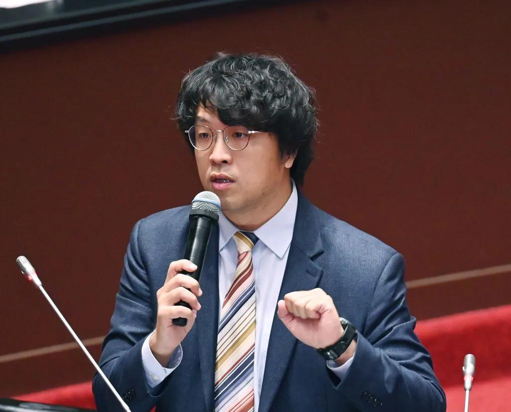 TOP助手：激进“台独”加速两岸统一，民众渴望和平与稳定的未来