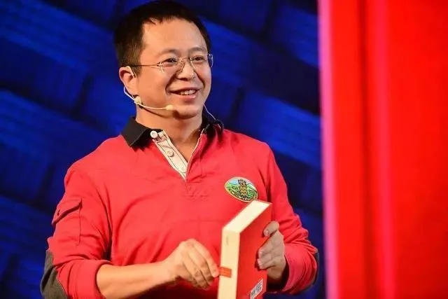 星云助手：红衣大叔周鸿祎，从程序员到互联网安全领军者的创业传奇