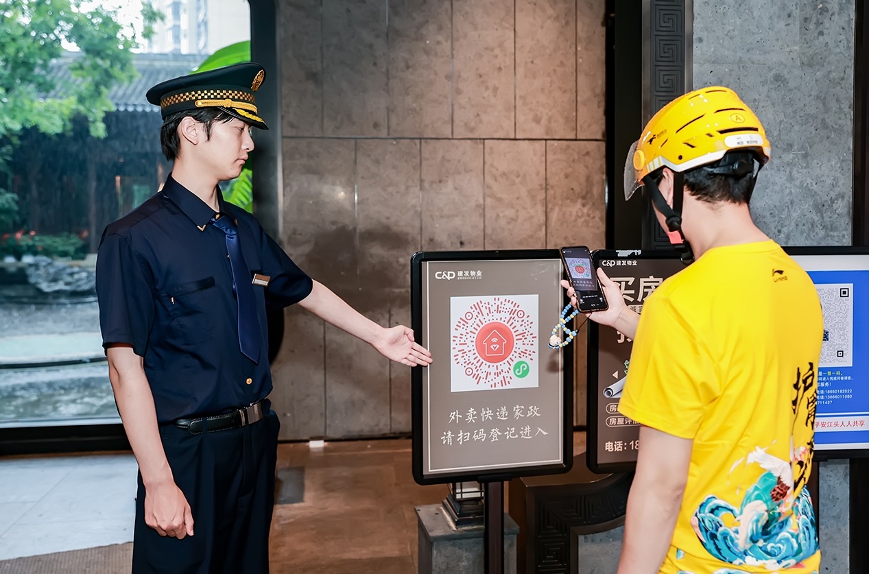51助手下载：美团与建发合作推进“骑手友好社区”，智能通行系统提升配送效率