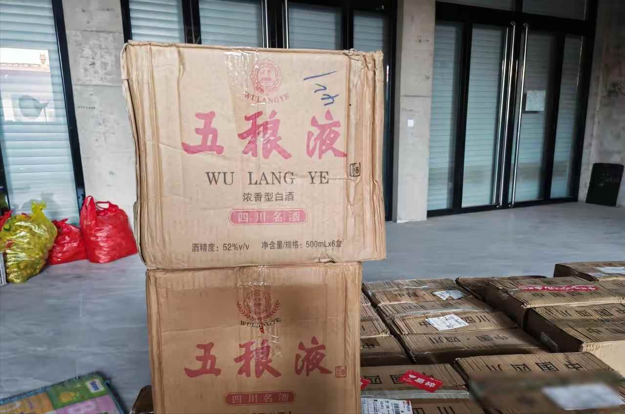 小喵助手：“五稦液”假酒现象揭秘，白酒市场的暗流与消费者防范指南