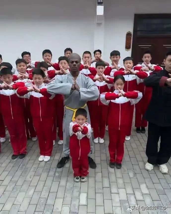 权重大师：甲亢哥蒙古行背后的真相，热度与文化冲突引发的误解解析