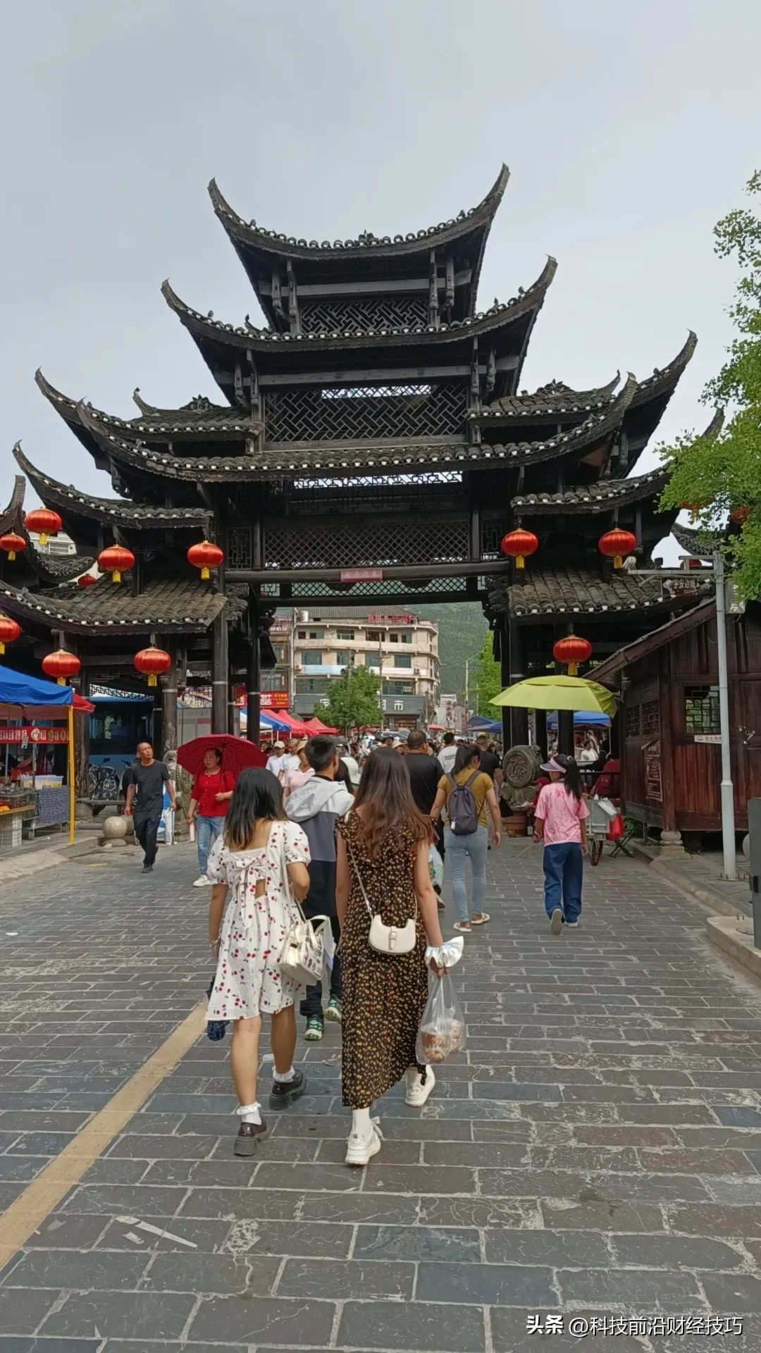 小评评助手：五一假期小城市旅游热度大增，游客逆袭模式引发消费新趋势