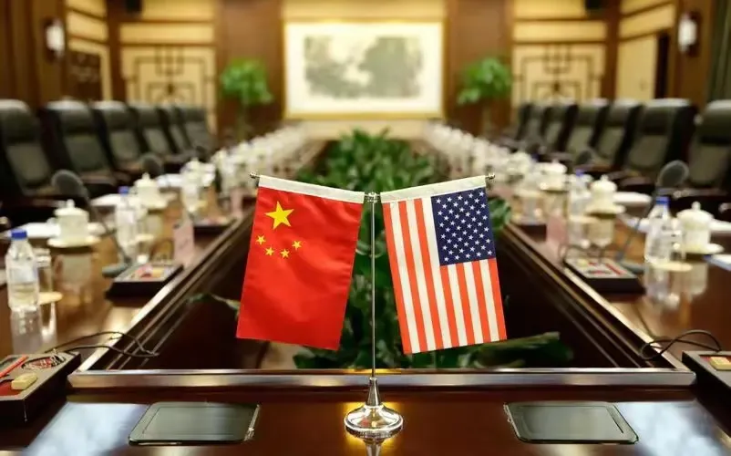 小白助手：特朗普中美贸易战最新动态，关税政策混乱与经济反噬加剧