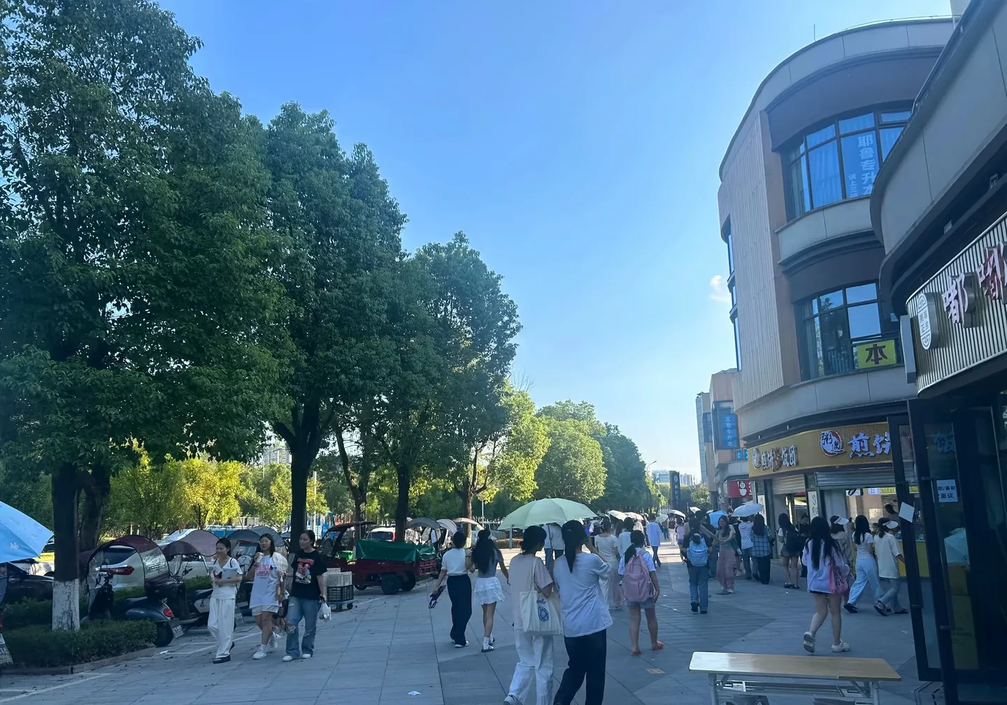 易评助手怎么用：开店选址揭秘，如何选择地段才能吸引顾客提升业绩？