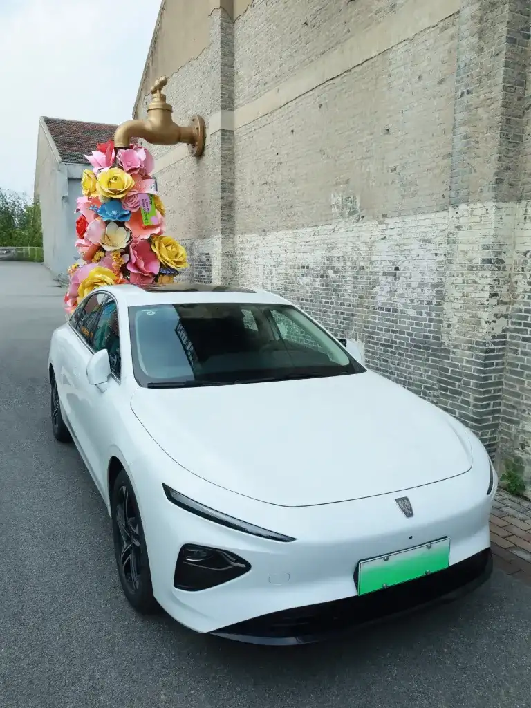 小评评助手网站：荣威D7 DMH旗舰款，家庭出行的高性价比实用选择与安全保障
