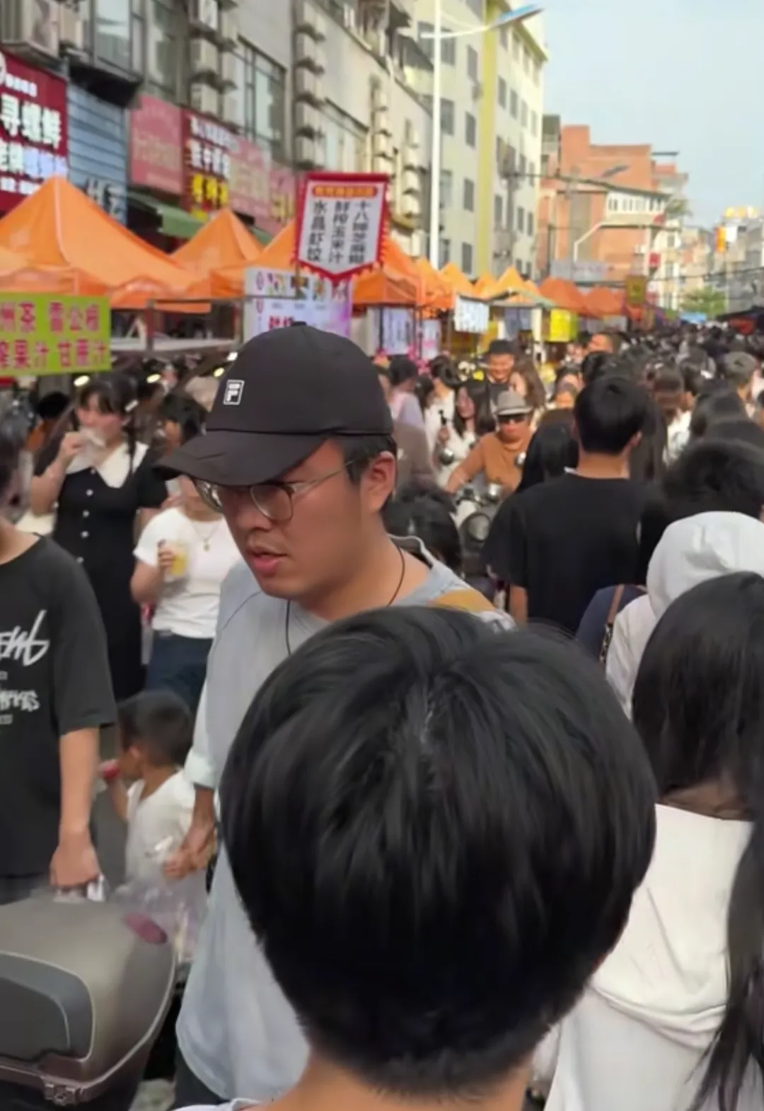 小M助手官网入口：柳州五一假期美食街爆单，游客热潮引领旅游业繁荣！