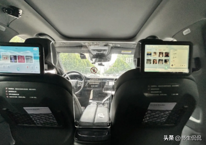 爆款助手：武汉“萝卜快跑”无人车崛起，科技如何重塑出行与传统行业的未来？