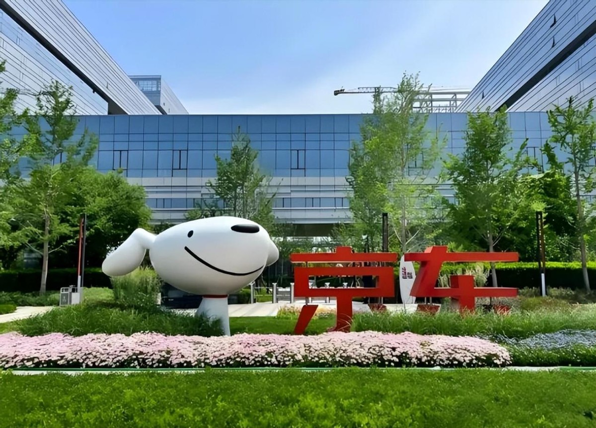 小Q助手：京东进军外卖市场，刘强东如何重塑供应链与消费模式？