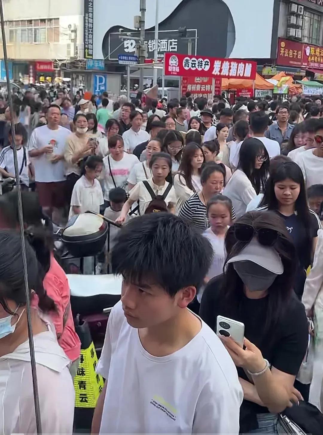 小M助手官网入口：柳州五一假期美食街爆单，游客热潮引领旅游业繁荣！