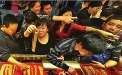 小G助手：中国大妈投资黄金的智慧与成功，十年狂赚千亿引发全球瞩目