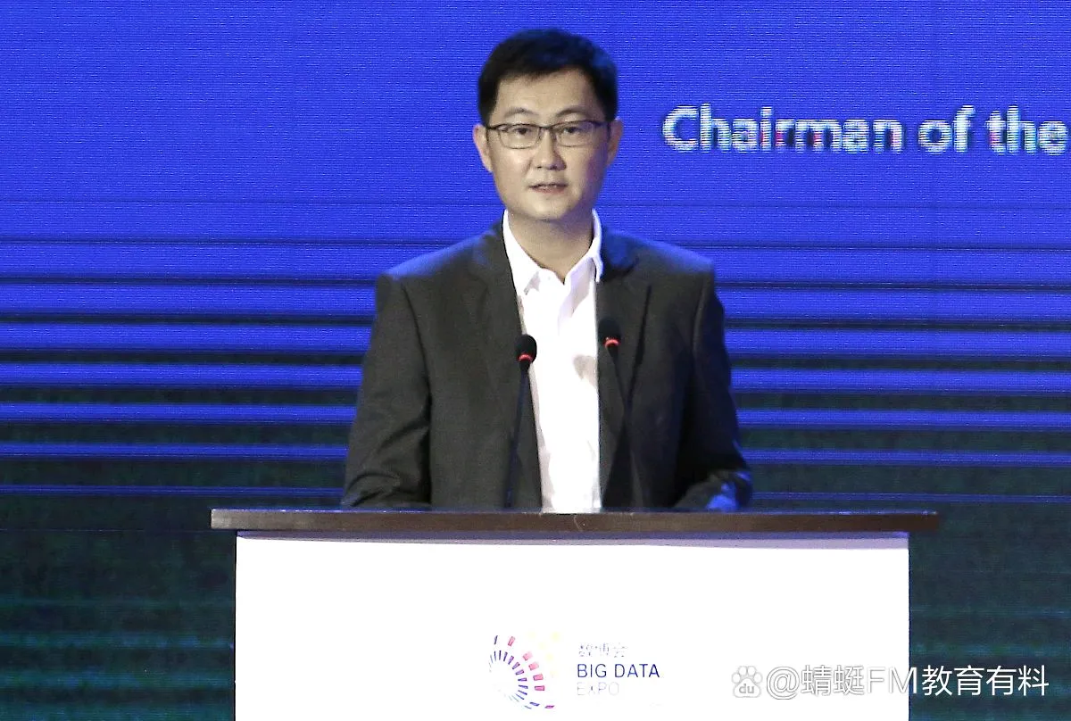 小评评助手下载官网：马化腾，AI引领互联网百年机遇与挑战，未来生活将更智能！